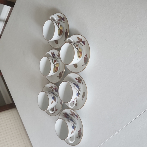 Royal Worcester "Evesham Gold" Cup and Saucer Set of 6 1961 Vintage - Picture 5 of 8